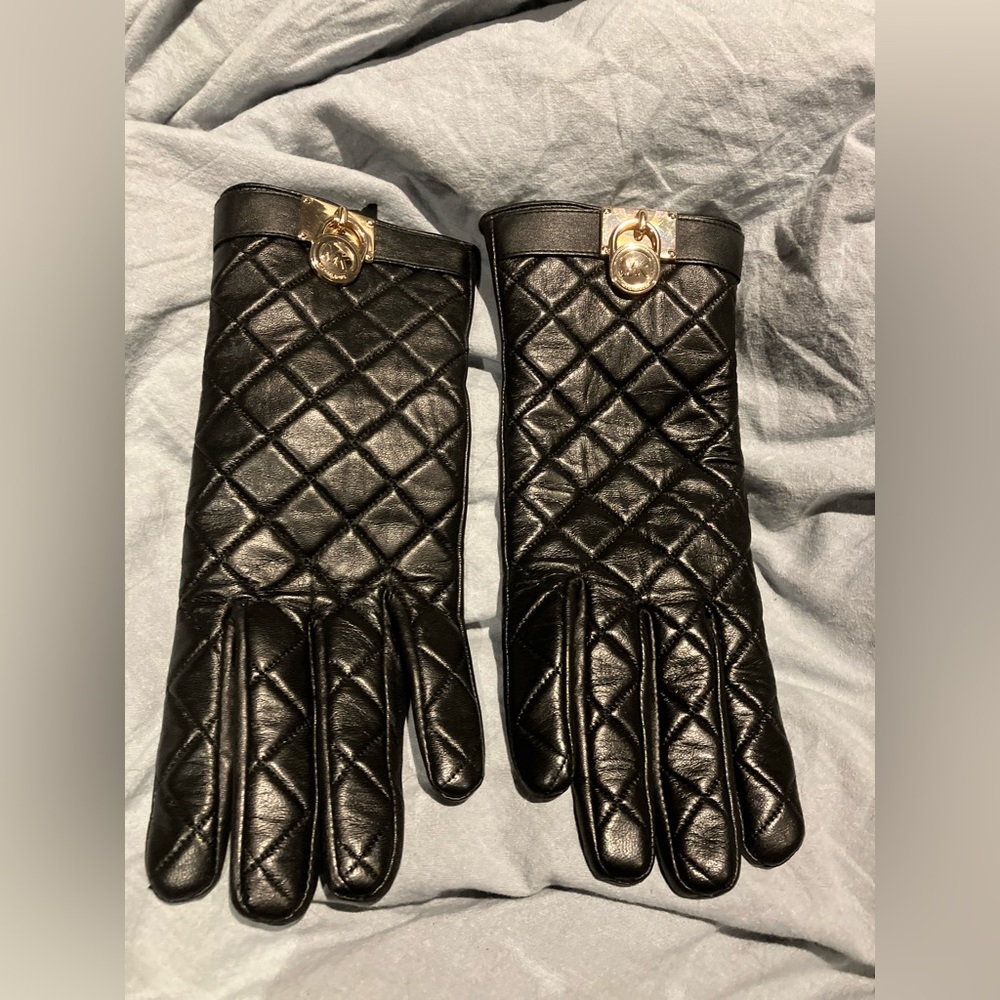 Beautiful Michael Kors leather gloves